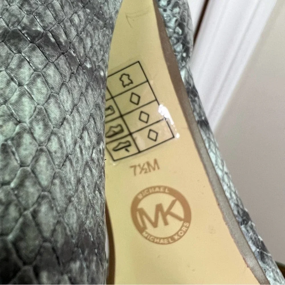 Micheal Kors strap heel. Size 71/2 color - Celadon #002